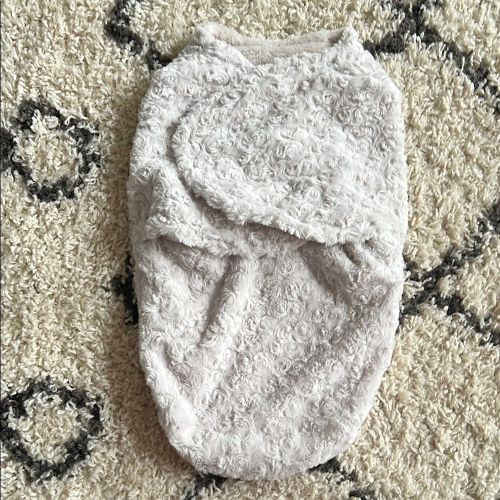 (6) Blankets & Beyond Cozy Swaddle Blanket
